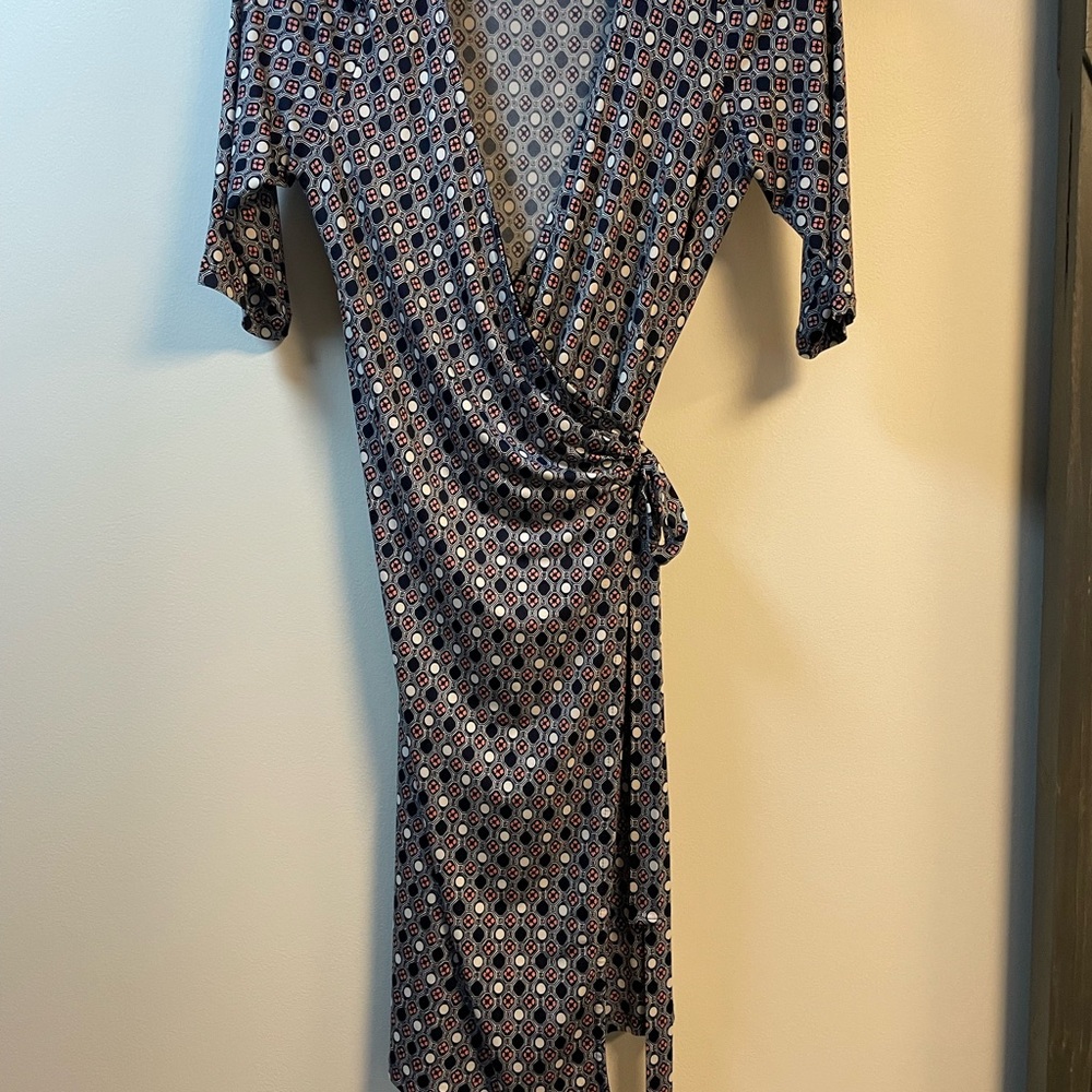 Elegant Gilli Geometric Wrap Dress